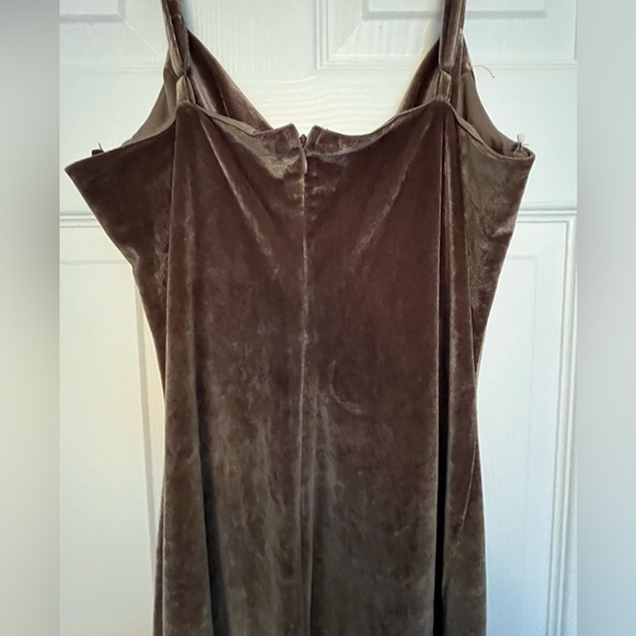 She & Sky Velvet Midi Dress - Picture 10 of 10